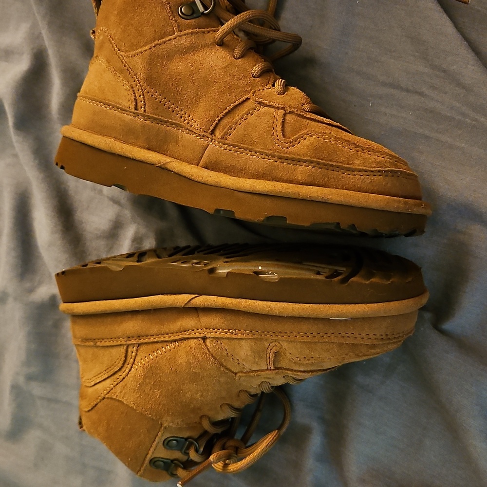 Size 13 UGG Kids Tan Lace-Up Boots - Picture 2 of 7